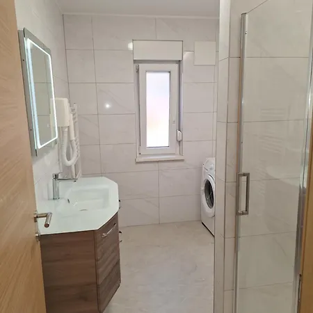 Apartma Tobi דירה *