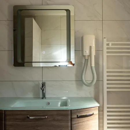 Apartma Tobi דירה בובק