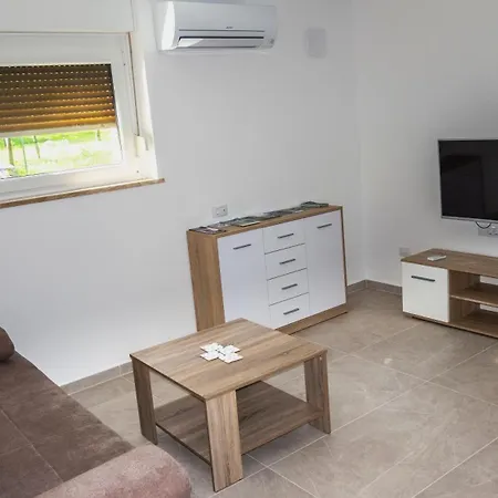 Apartma Tobi *